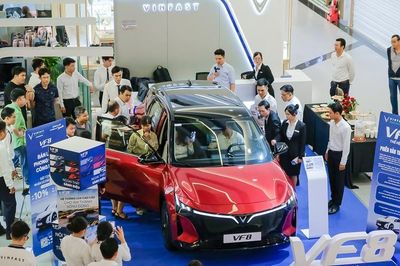 VinFast VF 8 thế hệ mới có 12.728 đơn đặt hàng sau 8 ngày mở bán