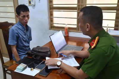 Mắc nghẹn 2 'quả táo khuyết' lòi 8 vụ trộm