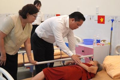 Lãnh đạo thành phố thăm, chúc thọ người cao tuổi nhân Ngày truyền thống Người cao tuổi Việt Nam