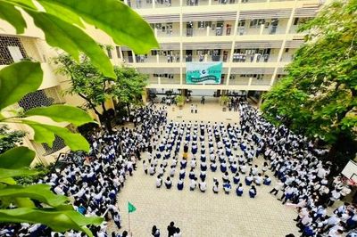 Sáng nay 4/6, thí sinh tranh suất lớp 10 Trường THPT Chuyên ĐHSP Hà Nội