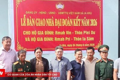 Xã Ia Hrú bàn giao nhà 'Đại đoàn kết' cho hộ nghèo