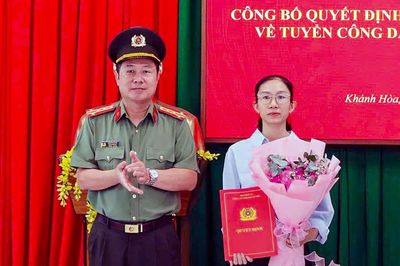 Vợ thiếu tá hy sinh được tuyển vào ngành công an: 'Tôi muốn tiếp nối màu áo của chồng'