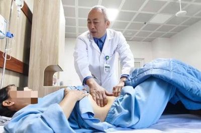 Táo bón suốt gần 1 năm, người phụ nữ phát hiện khối polyp 'khủng' trong trực tràng