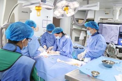 Hai lần ngừng tim nguy kịch, cụ ông 64 tuổi được cứu sống ngoạn mục nhờ ''báo động đỏ'' toàn viện