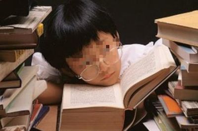 Vì sao học sinh Singapore áp lực thi cử từ cấp tiểu học?