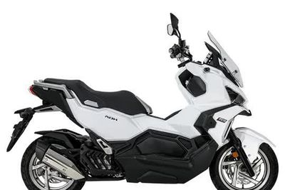 Xe tay ga địa hình 175cc, trang bị tiên tiến, giá gần 73 triệu đồng
