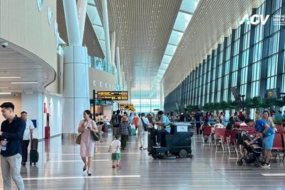 Sân bay Tân Sơn Nhất tăng chuyến dịp cao điểm hè