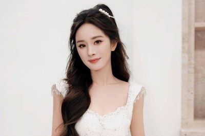 Xôn xao ảnh cũ lộ rõ nhan sắc thật của Dương Mịch