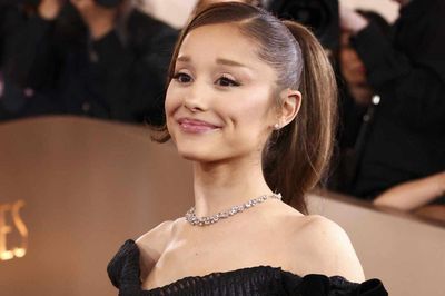 Ariana Grande 'sốc' khi thấy fan nhảy xuống sông