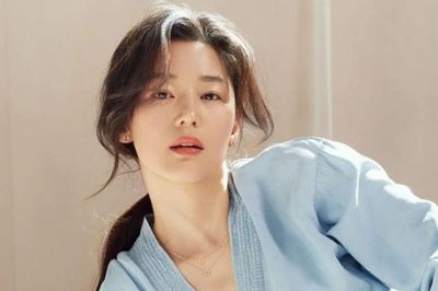 Jun Ji Hyun ăn mừng phim mới thắng lớn