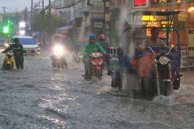 Mưa dông mạnh bất ngờ quay trở lại, khu vực nào sẽ chịu ảnh hưởng nặng nhất?