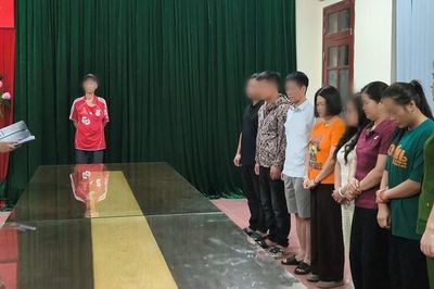 Khởi tố 7 nhân viên Khu di tích danh thắng Tam Thanh 'quay vòng vé'
