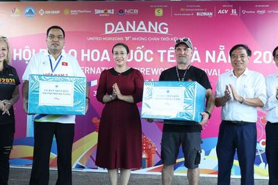 Lãnh đạo thành phố Đà Nẵng động viên hai đội pháo hoa Việt Nam và Pháp