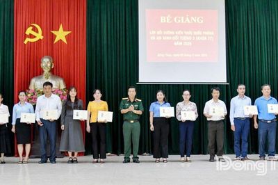 Đồng Tháp: Bế giảng lớp Bồi dưỡng kiến thức quốc phòng và an ninh đối tượng 3
