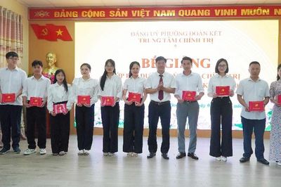 65 học viên hoàn thành chương trình bồi dưỡng lý luận chính trị cho đảng viên mới