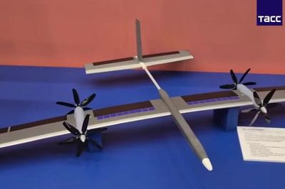 Nga ra mắt UAV Argus có khả năng bay liên tục 40 ngày tại Diễn đàn Kinh tế St. Petersburg