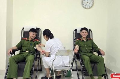 Cán bộ, chiến sĩ Công an tỉnh hiến máu cứu người gặp nạn