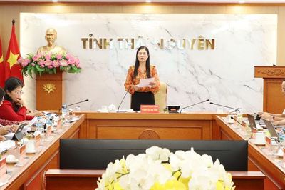 Thẩm tra nhiều tờ trình, dự thảo nghị quyết