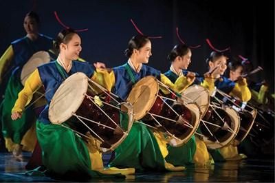 Âm nhạc kể 'chuyện mới' bên sông Hương
