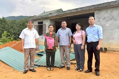 Khắc phục thiệt hại do lốc xoáy ở Long Quảng