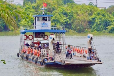 Người dân ven sông Đồng Nai chờ ngày thay những chuyến phà Bà Miêu bằng cầu Tân Hiền