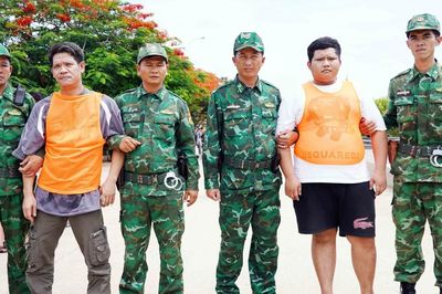 Phát hiện 2 đối tượng truy nã khi tiếp nhận 180 người trở về từ Campuchia