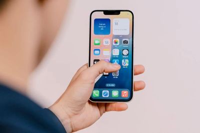 Đừng vội đổi iPhone mới: Làm 3 bước này, điện thoại hết giật, lag, mượt như vừa bóc seal