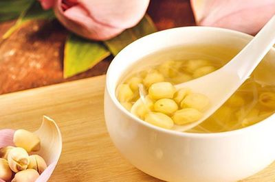 Đánh bay nắng nóng với các món chè hạt sen thanh mát, ngọt dịu tại nhà