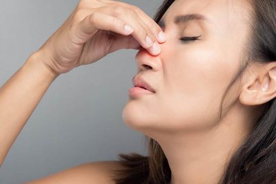 Tưởng viêm họng thông thường, người đàn ông 50 tuổi đi khám bất ngờ phát hiện ung thư xoang di căn