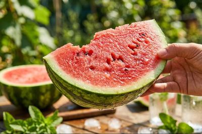 10 lý do nên ăn nhiều dưa hấu hơn trong mùa hè