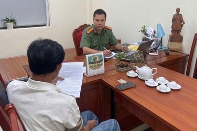 Công an làm việc với người đăng video 'trước khi khởi động xe máy sử dụng xăng E10 phải lắc xe'