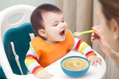 Có nên cho trẻ em ăn mì chính?