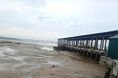 Luồng lạch bồi lấp, tàu cá khó vào khu neo đậu tránh trú bão