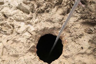 Cao Bằng: Hố sụt lún sâu hơn 5 mét xuất hiện giữa cánh đồng