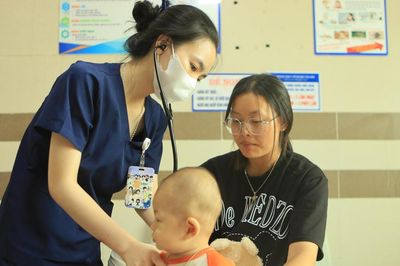 Mùa hè cảnh giác tiêu chảy cấp do Rotavirus ở trẻ nhỏ