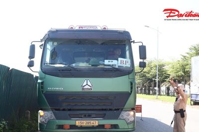 Hà Nội xử lý hơn 1.600 xe tải, xe đầu kéo vi phạm trong 20 ngày
