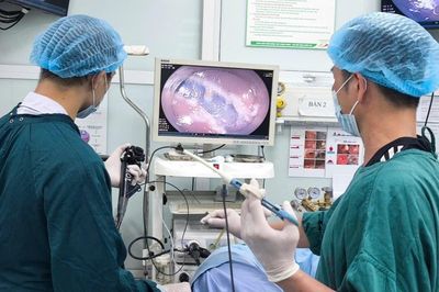 Từ dấu hiệu lạ khi đại tiện, đi khám ra khối u trực tràng lớn
