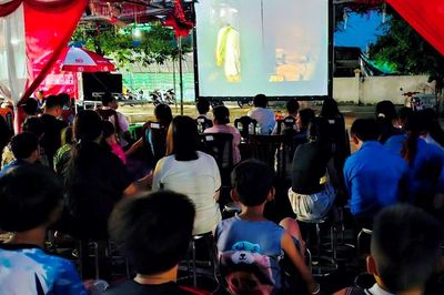 Khán giả xã biên giới Khánh Bình xúc động khi xem phim 'Địa đạo - Mặt trời trong bóng tối'