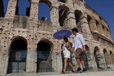 Italy cảnh báo về chiêu trò lừa đảo trong mùa du lịch nhắm vào người cao tuổi
