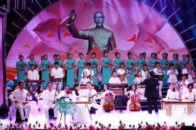 Chương trình nghệ thuật 'Hồ Chí Minh - Nguồn sáng dẫn đường'