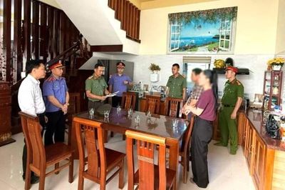 Quảng Trị: Hiệu trưởng một trường tiểu học bị bắt tạm giam về tội nhận hối lộ