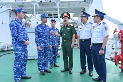 Thượng tướng Đỗ Xuân Tụng: Xây dựng người cán bộ, chiến sĩ Vùng Cảnh sát biển 4 có bản lĩnh chính trị vững vàng, phẩm chất liêm chính và tinh thần thượng tôn pháp luật