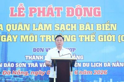 Chung tay làm sạch biển Đà Nẵng