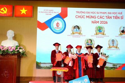Trường ĐH Sư phạm Huế trao bằng tốt nghiệp cho gần 300 tân tiến sĩ và thạc sĩ