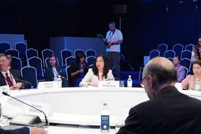 Thứ trưởng Ngoại giao Lê Thị Thu Hằng tham dự Phiên thảo luận APEC tại Diễn đàn Kinh tế quốc tế St. Petersburg lần thứ 29