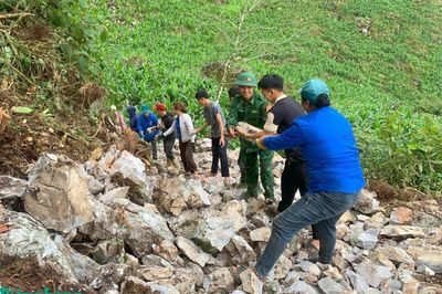 Quân và dân chung sức mở đường tuần tra biên giới