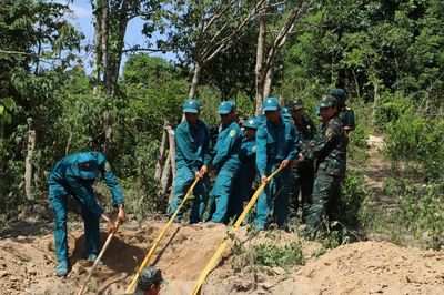 Hủy nổ 3 quả bom, một quả đạn pháo