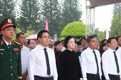 Nghẹn lòng lễ an táng 16 liệt sĩ quân tình nguyện hy sinh ở Lào và Campuchia
