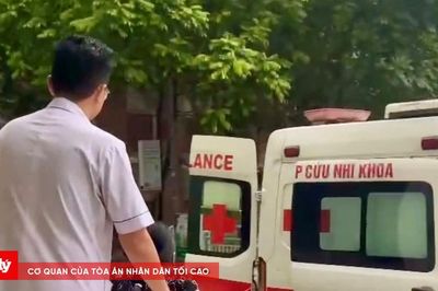 Xe cứu thương đưa nữ sinh vừa mổ ruột thừa đến điểm thi lớp 10