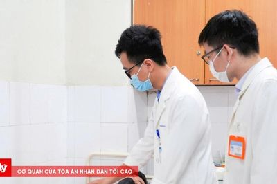 Chủ quan với quai bị, người đàn ông suýt mất cơ hội làm cha